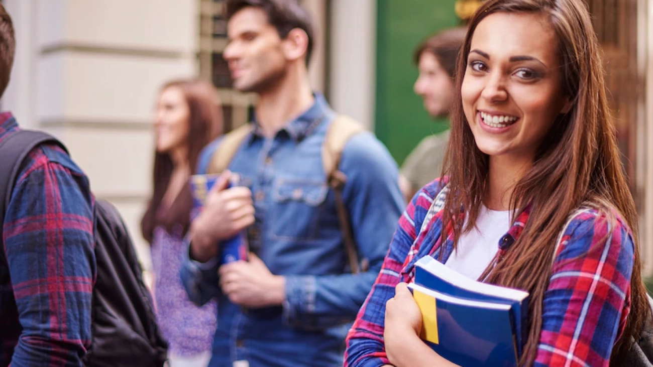 female-student-holding-her-books_329181-8412